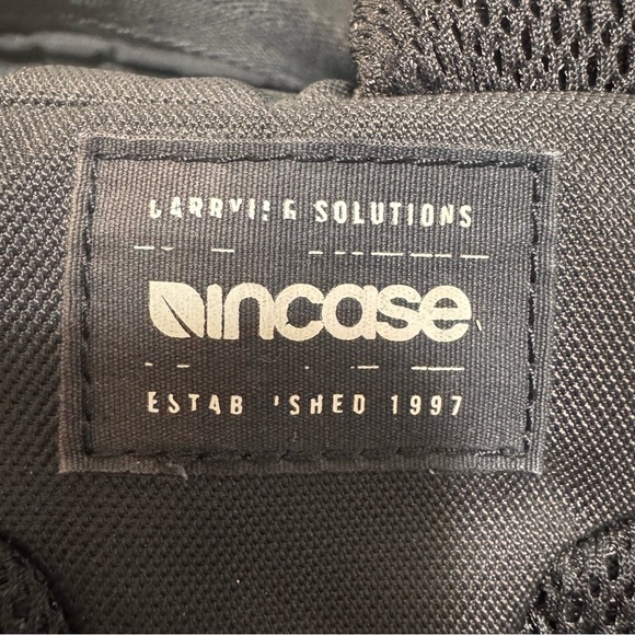 Incase Icon Laptop EDC Sling Bag Travel - Picture 13 of 13